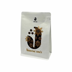 JAMAI CAFE Vánoční směs, zrnková káva s vánočním motivem, bílý stojací sáček s logem zdobeným sněhovými vločkami.
