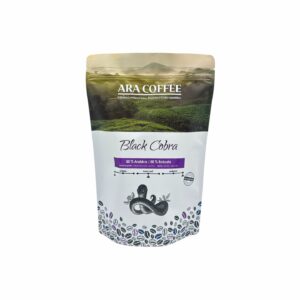 ARA COFFEE Black Cobra, zrnková káva 50 % Arabica a 50 % Robusta, praženo v České republice, sáček s ilustrací kobry.