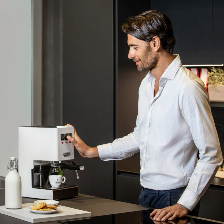 Gaggia Classic E24 bílá - Image 13