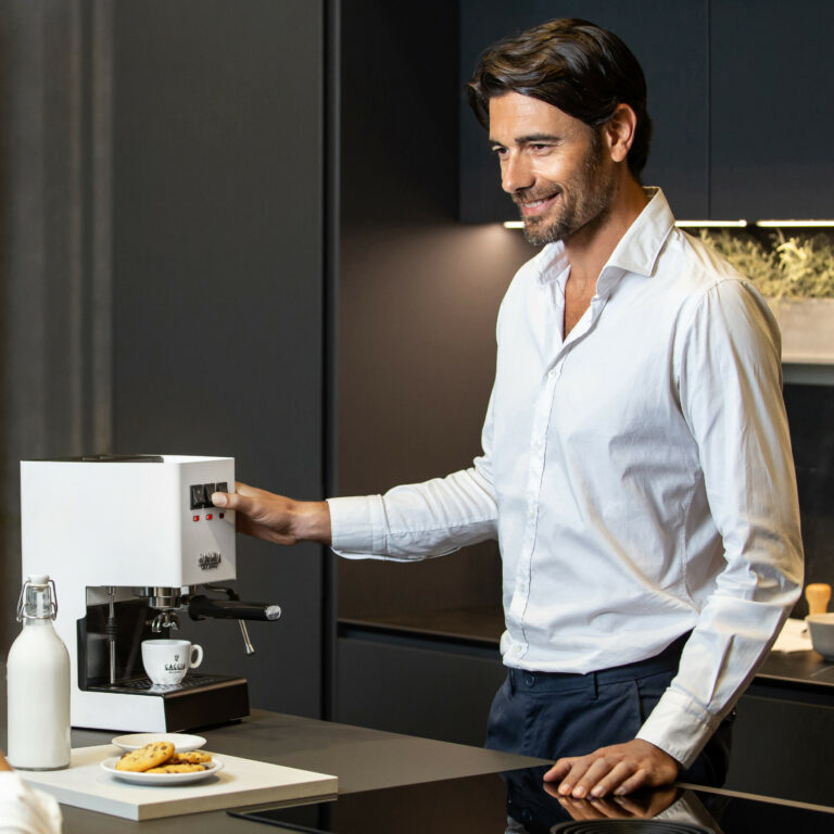 Gaggia Classic E24 bílá - Image 11