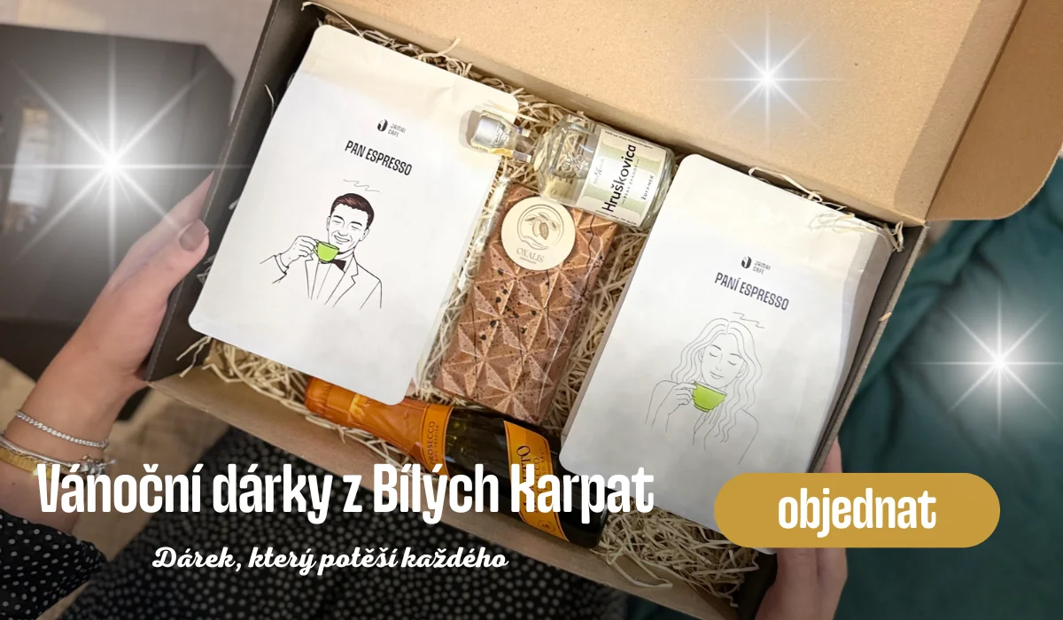 Dárkový box v rukou s kávou Pan Espresso a Paní Espresso, lahví hruškovice, čokoládou a proseccem, text Vánoční dárky z Bílých Karpat, dárek který potěší každého a tlačítko Objednat
